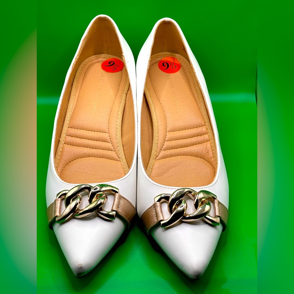 Adrienne Vittadini 'Saga' white heeled shoe w/ metallic embellishments size 9.5